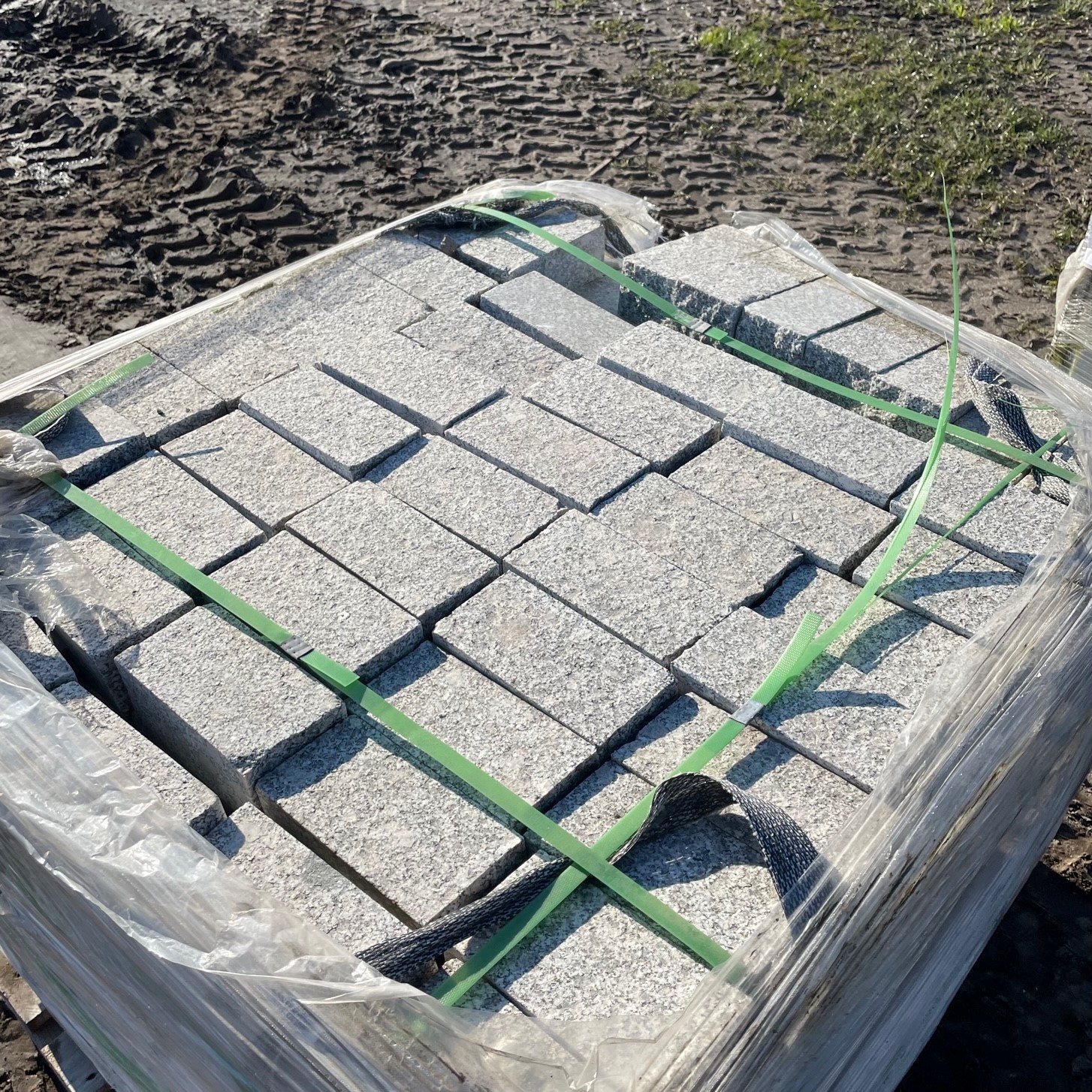 Granit Edelkleinpflaster 20x10x8 cm hellgrau Detail 2