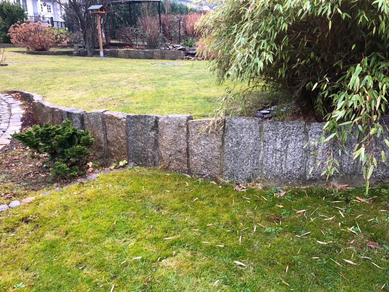 Gebrauchter Granit Bordstein gespalten Detail 2