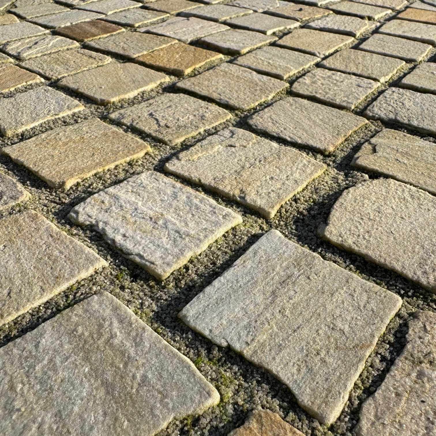 Neues Quarzit Mosaikpflaster 4-6 cm gelb-bunt Detail 2