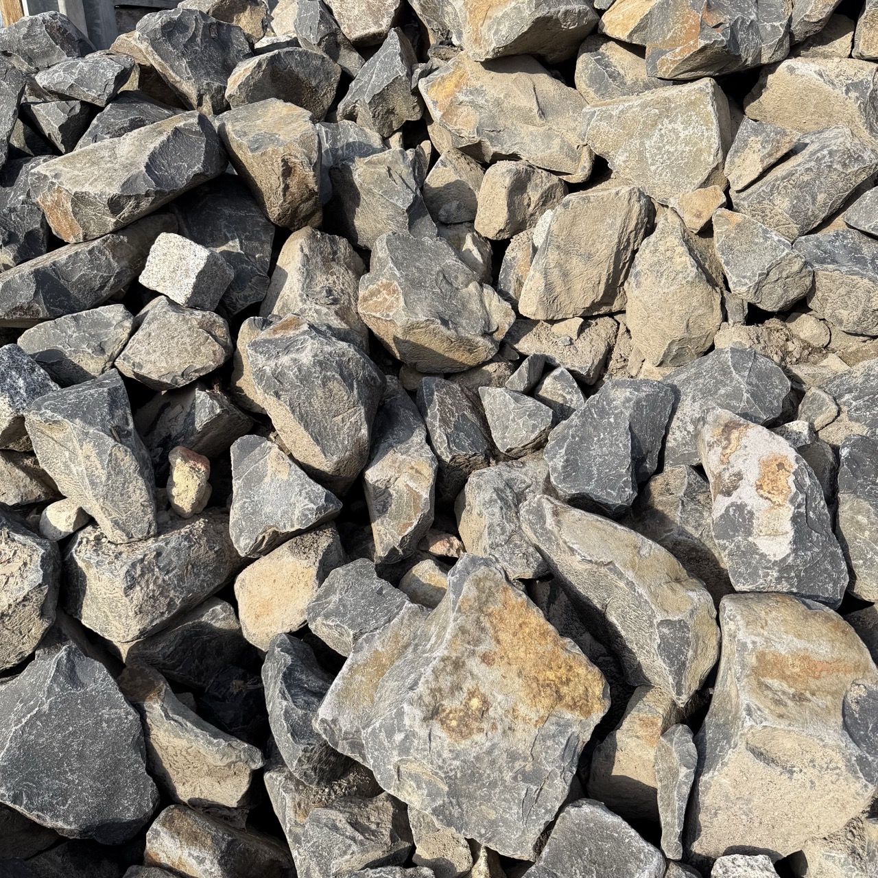 Basalt Böschungssteine 100-400 mm anthrazit-grau