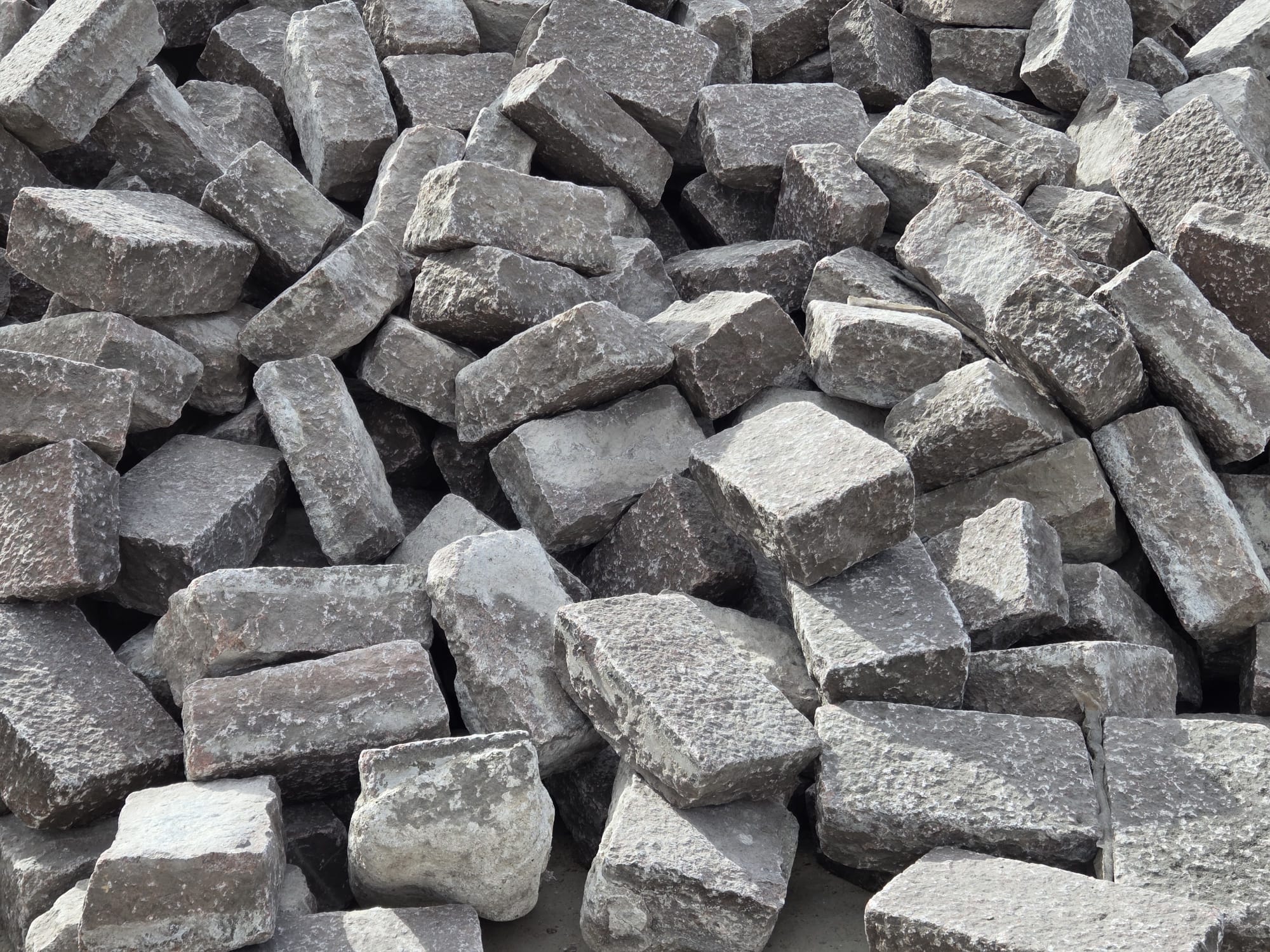 Gebrauchtes Granit Großpflaster 25x15x8-10 cm Reihenpflaster rötlich Gebrauchtes Granit Großpflaster 25x15x8-10 cm Reihenpflaster rötlich