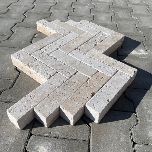 Travertin Pflasterklinker Crema 20x5x5 cm creme-beige Detail 3