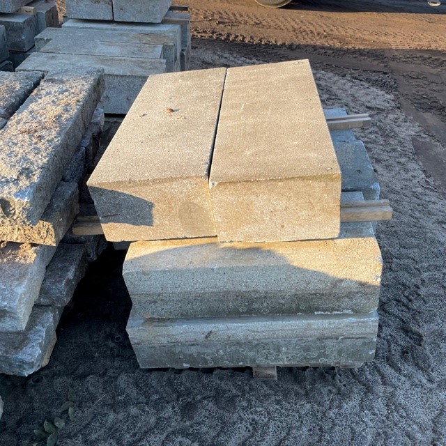 Historische Blockstufe gebraucht Detail 1