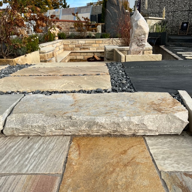 Quarzit Blockstufe 8-12x32-37x100 cm gelb-rosé-bunt