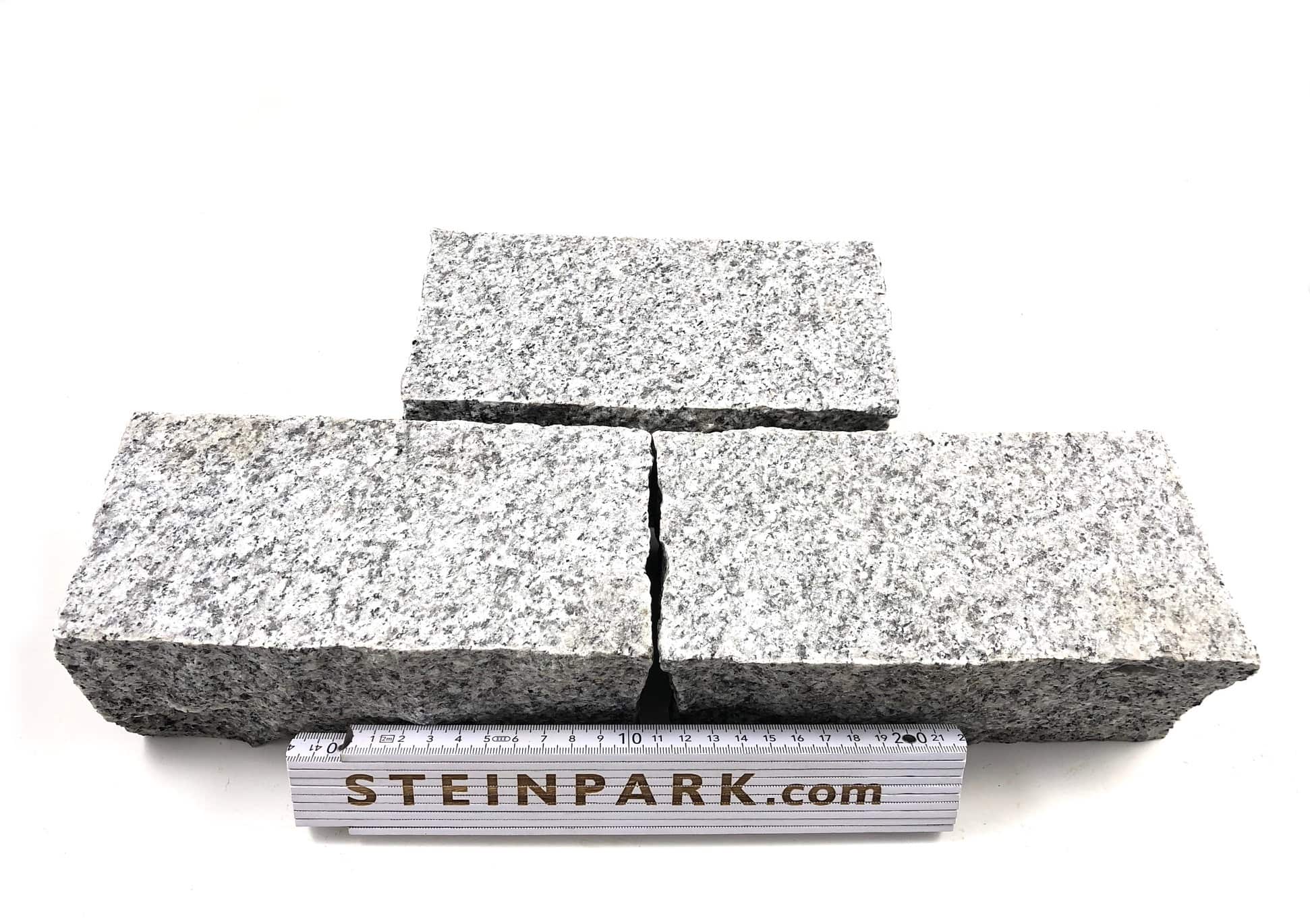 Granit Edelkleinpflaster 20x10x8 cm hellgrau Granit Edelkleinpflaster 20x10x8 cm hellgrau