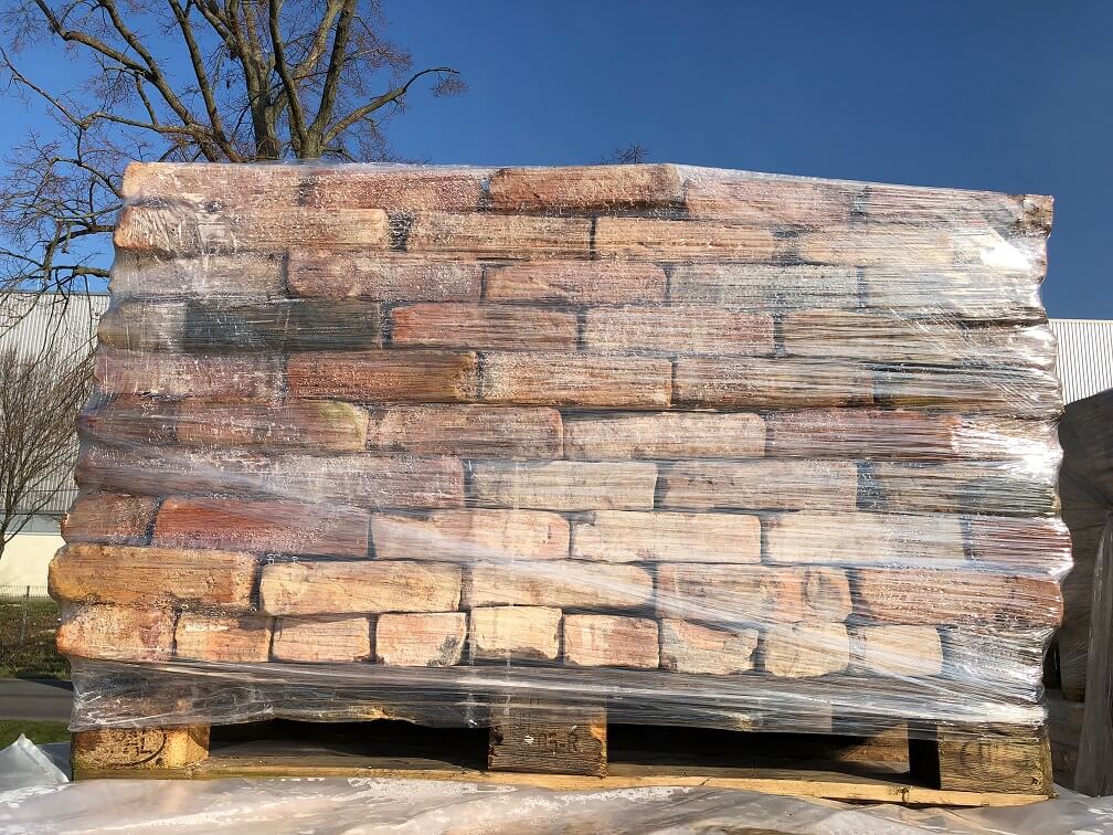 Gebrauchte Ziegelsteine im Reichsformat bunt Detail 2