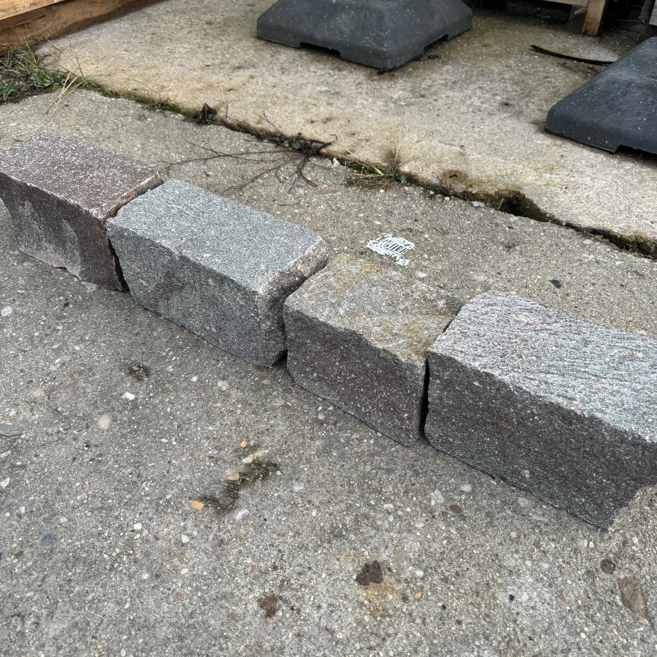 Porphyr Strecker Trient 15-40x12x10-15 cm rot-braun-bunt Detail 1