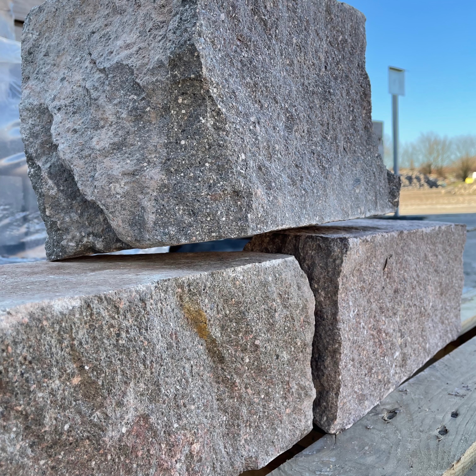 Porphyr Mauerstein Trient ca. 10-20x15-20x20-45 cm rot-braun-bunt Detail 1