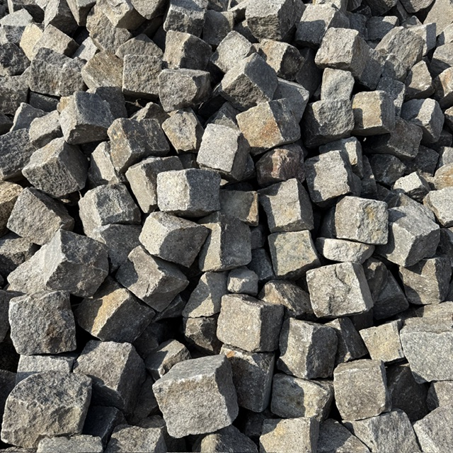 Gebrauchtes Granit Kleinpflaster 8-11 cm überwiegend grau Gebrauchtes Granit Kleinpflaster 8-11 cm überwiegend grau
