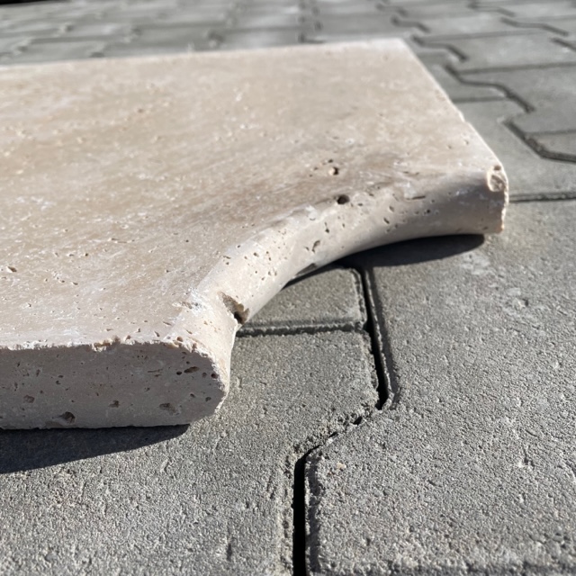 Travertin Poolecke Crema 45/35x45/35x3 cm creme-beige Detail 2