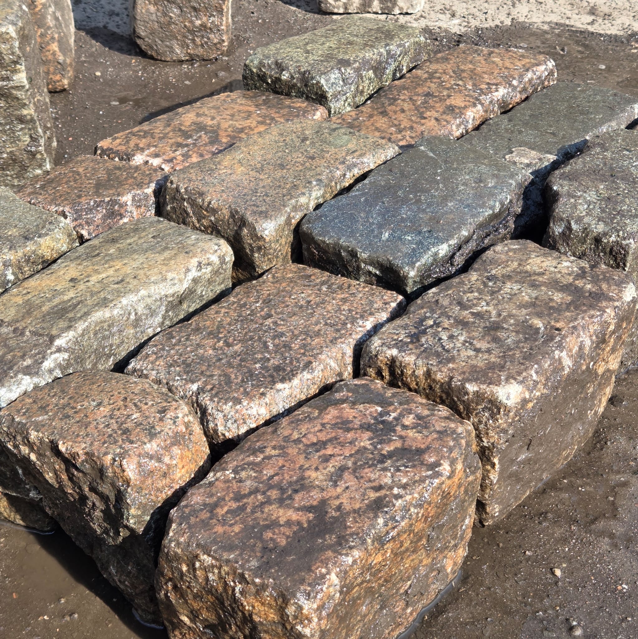 Gebrauchtes Granit/Gneis Großpflaster 13-25 cm Reihenpflaster bunt