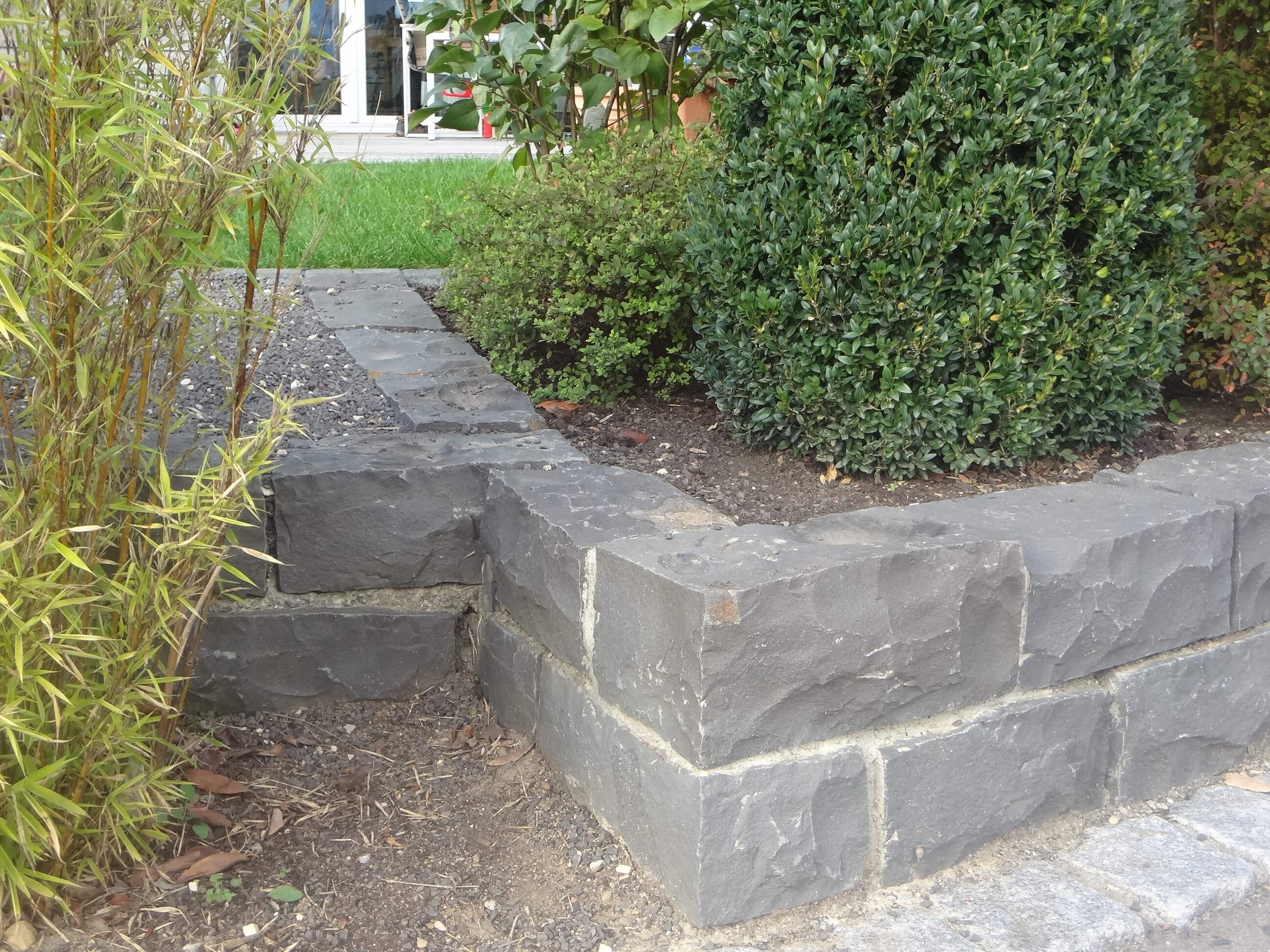 Basalt Mauerstein 20x20x40 cm schwarz Detail 2