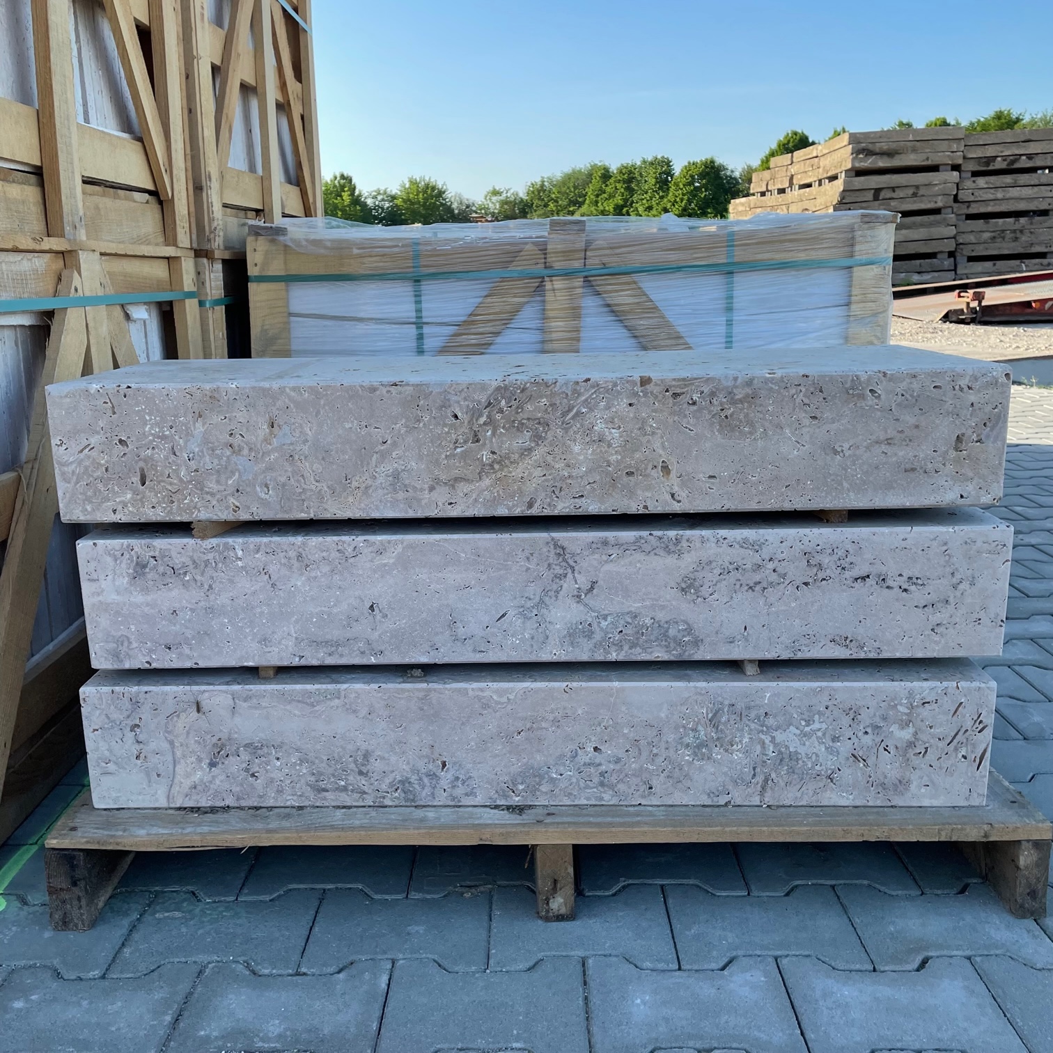 Travertin Blockstufe Mokka 15x35x100 cm hellbraun Travertin Blockstufe Mokka 15x35x100 cm hellbraun