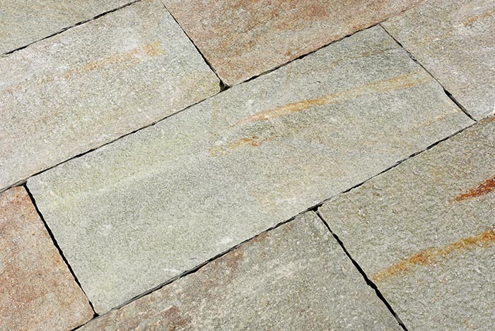 Gneis Terrassenplatte 40 cm Bahnenware grau-gelb Detail 1