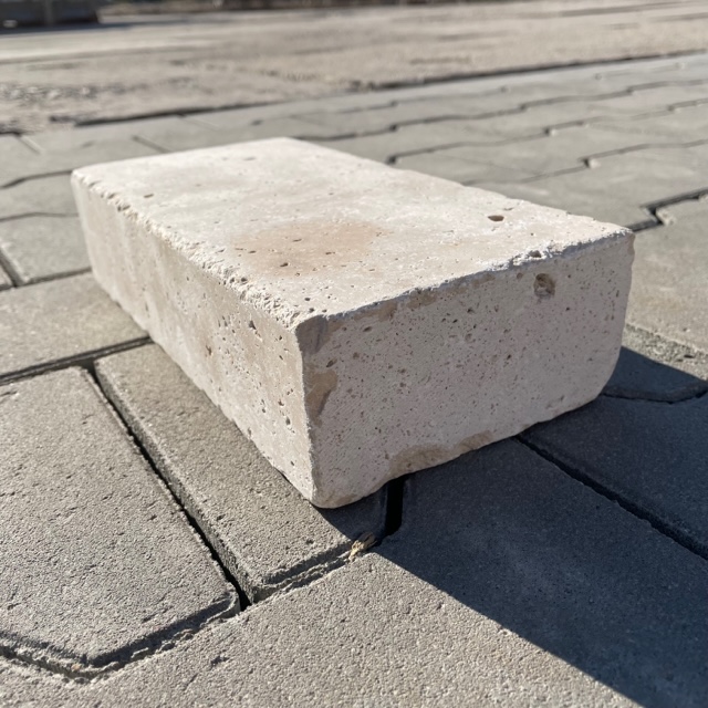 Travertin Pflasterklinker Crema 24x12x6 cm creme-beige Detail 2