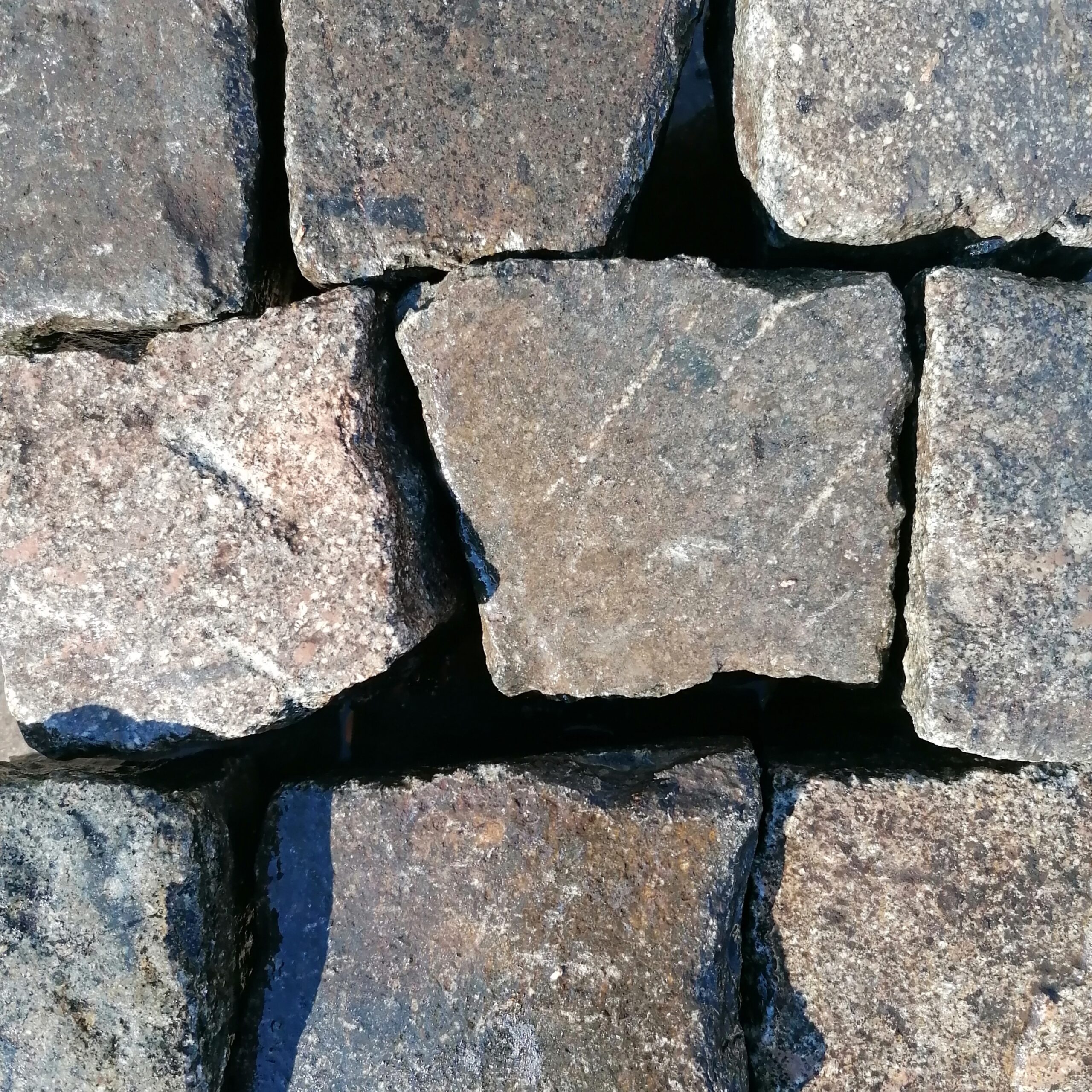 Gebrauchtes Porphyr Kleinpflaster 8-12 cm unregelmäßig Gebrauchtes Porphyr Kleinpflaster 8-12 cm unregelmäßig