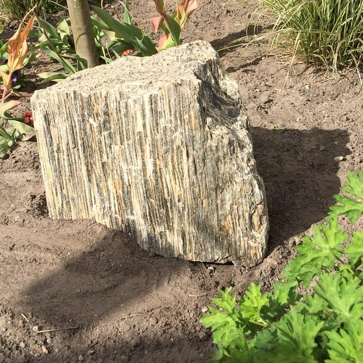 Gneis Zierfindling grau-braun-liniert