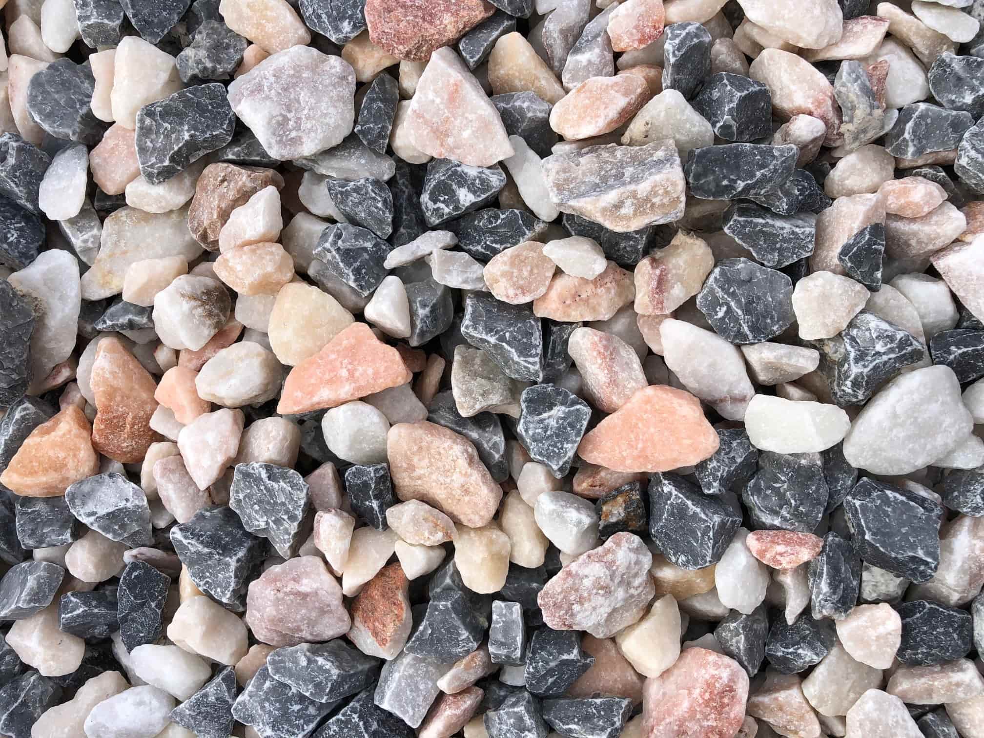 Ziersplitt Icy Pink 16-25 mm weiß-rosa-grau Detail 1