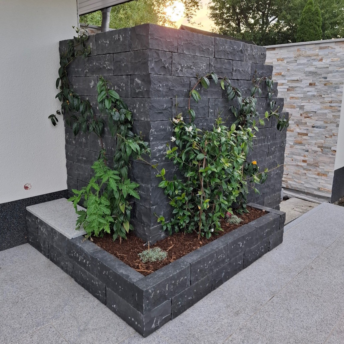Basalt Klostermauerstein Mekong Black 15x20x40 cm schwarz