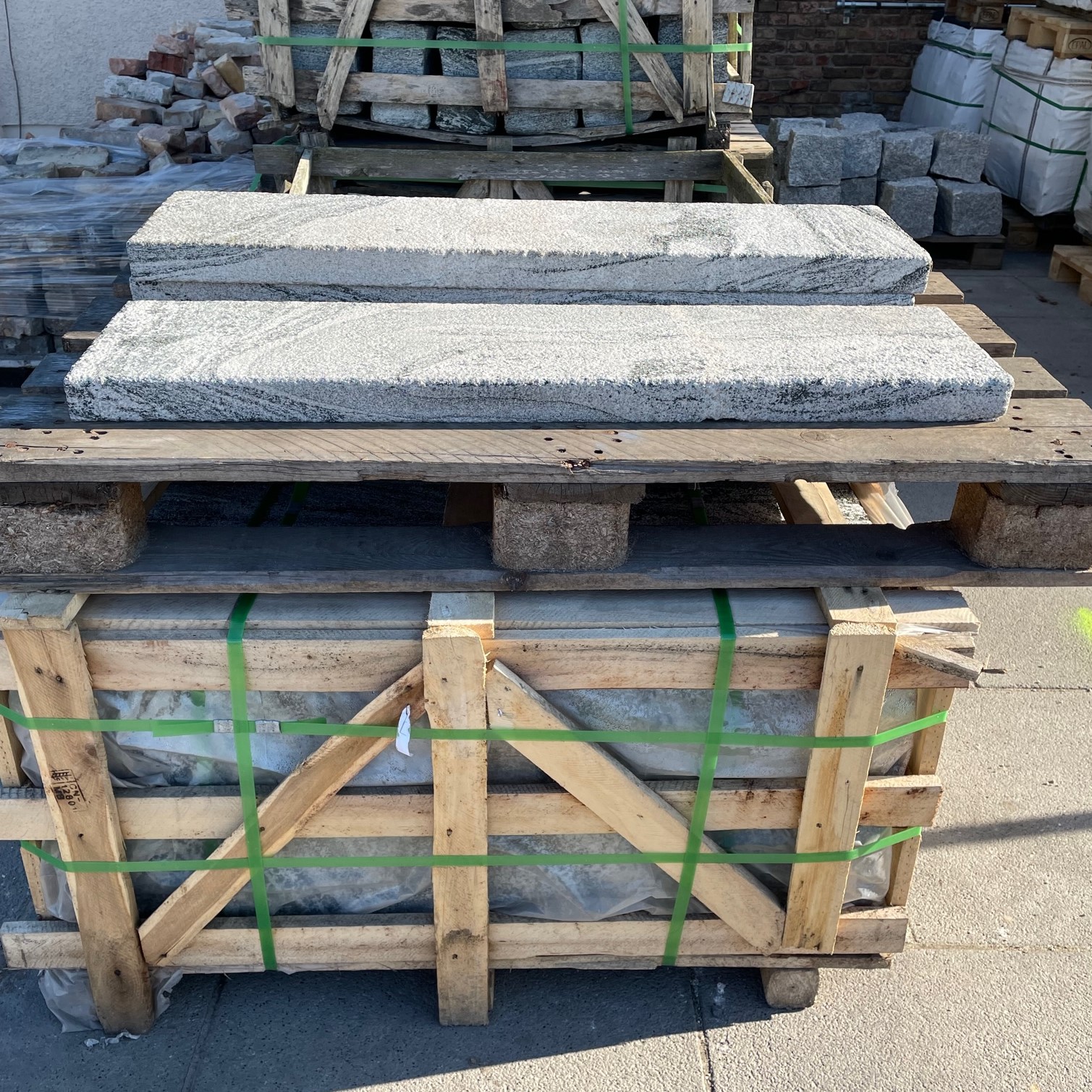 Gneis Klostermauerstein Himalaya 15x15x25-50cm, silbergrau-liniert RESTPOSTEN Detail 1