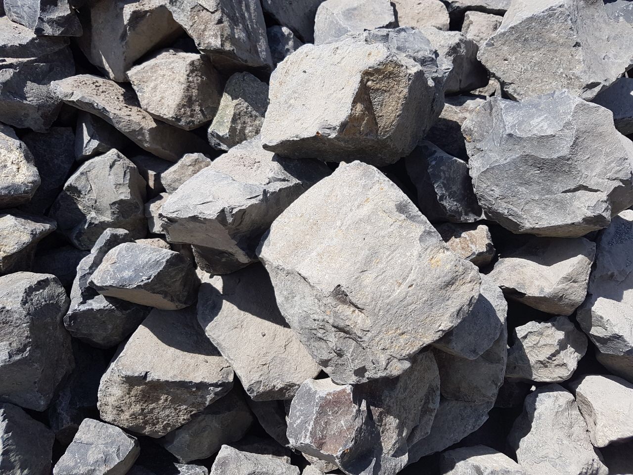 Basalt Böschungssteine 100-400 mm anthrazit-grau