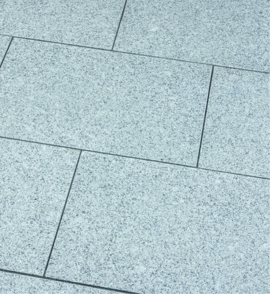 Granit Terrassenplatte 40x60x3 cm hellgrau Detail 3