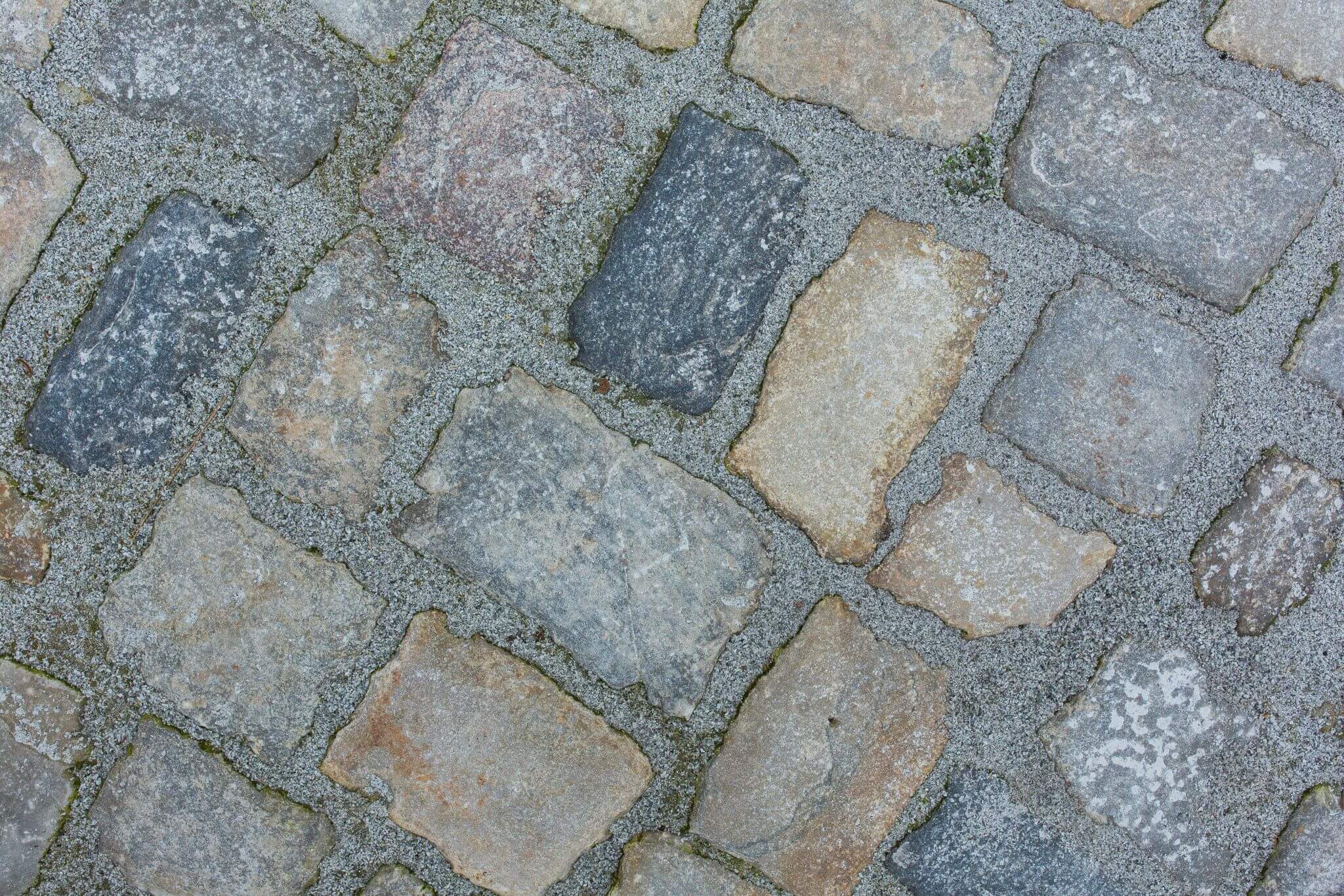 Gebrauchtes Quarzit Großpflaster 13-25 cm regelmäßig Detail 1