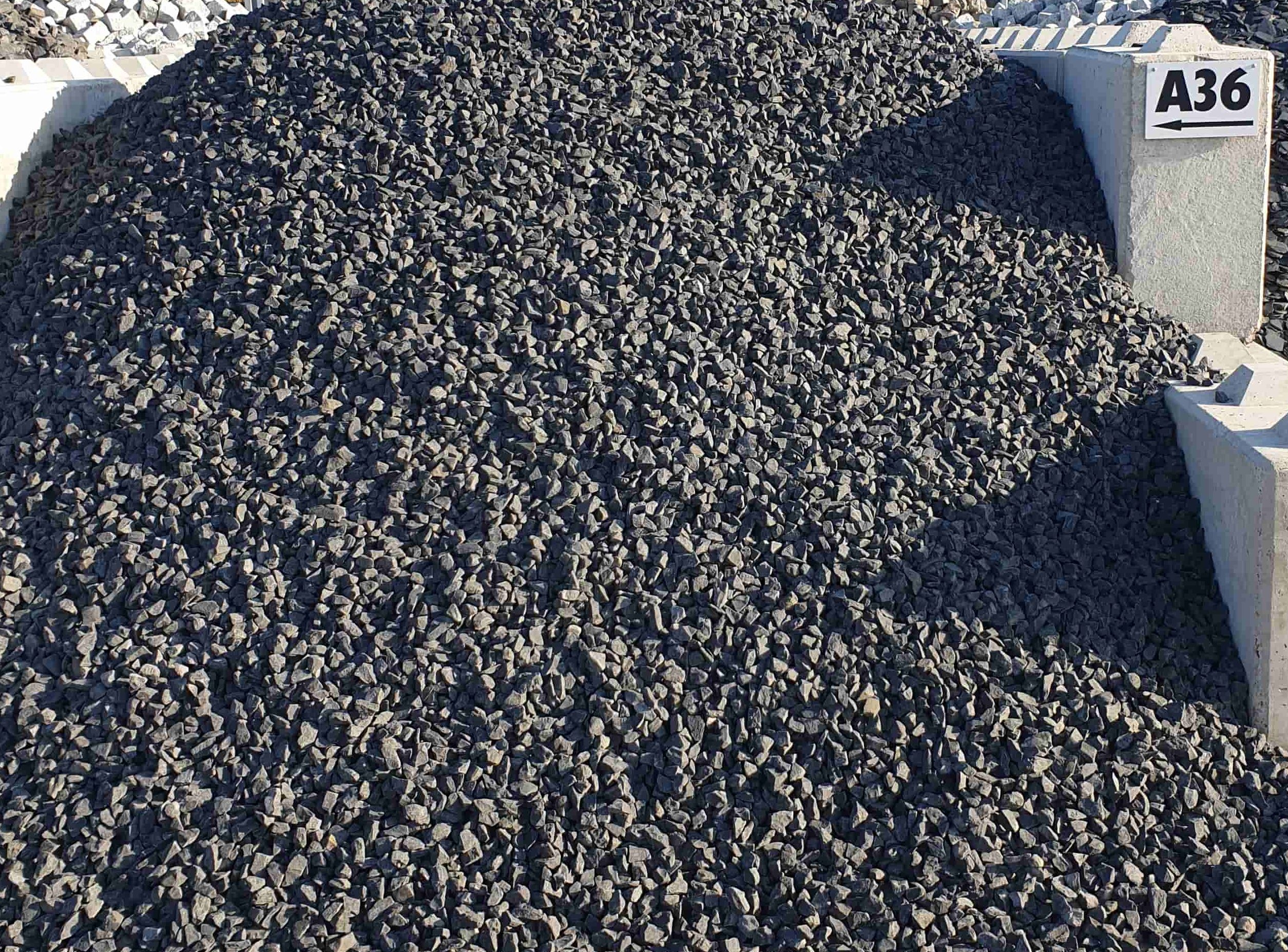 Ziersplitt Basalt Nero 20-40 mm anthrazit Detail 2