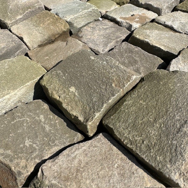 Grauwacke Kleinsteinpflaster Merlenbacher grau-bunt 8-11 cm Detail 3