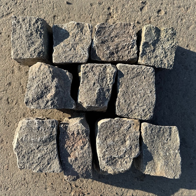 Neues Bernburger Mosaikpflaster 4-6 cm grau Neues Bernburger Mosaikpflaster 4-6 cm grau