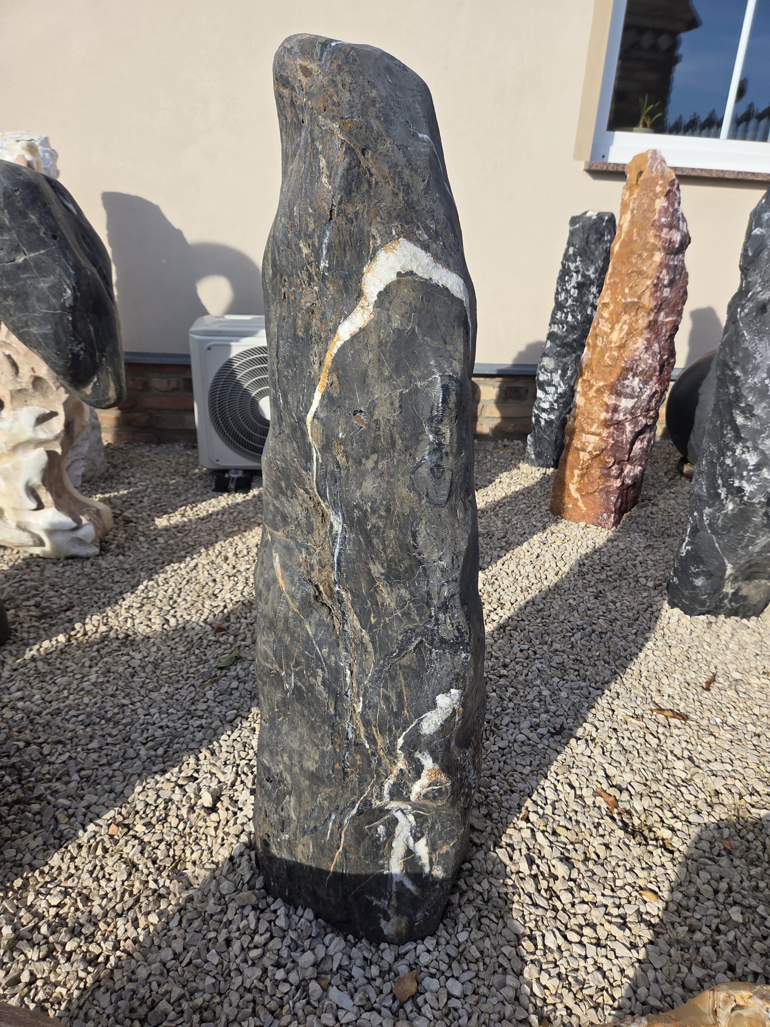 Zierfindling Monolith Premium monochrom Einzelstücke zwischen 35 und 150 kg Zierfindling Monolith Premium monochrom Einzelstücke zwischen 35 und 150 kg