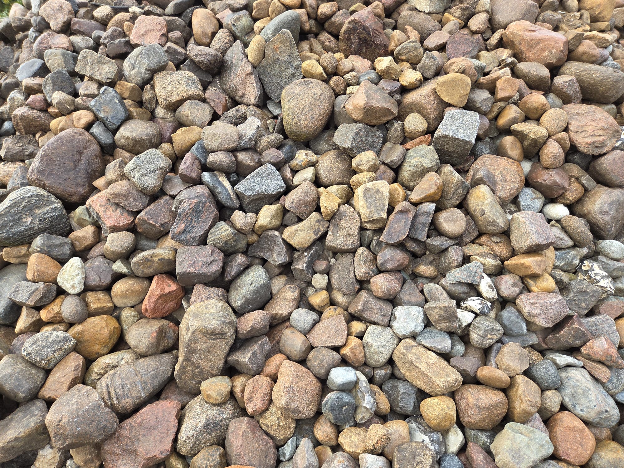 Lesesteine Granit ca. 100-300 mm bunt meist natürlich gerundet