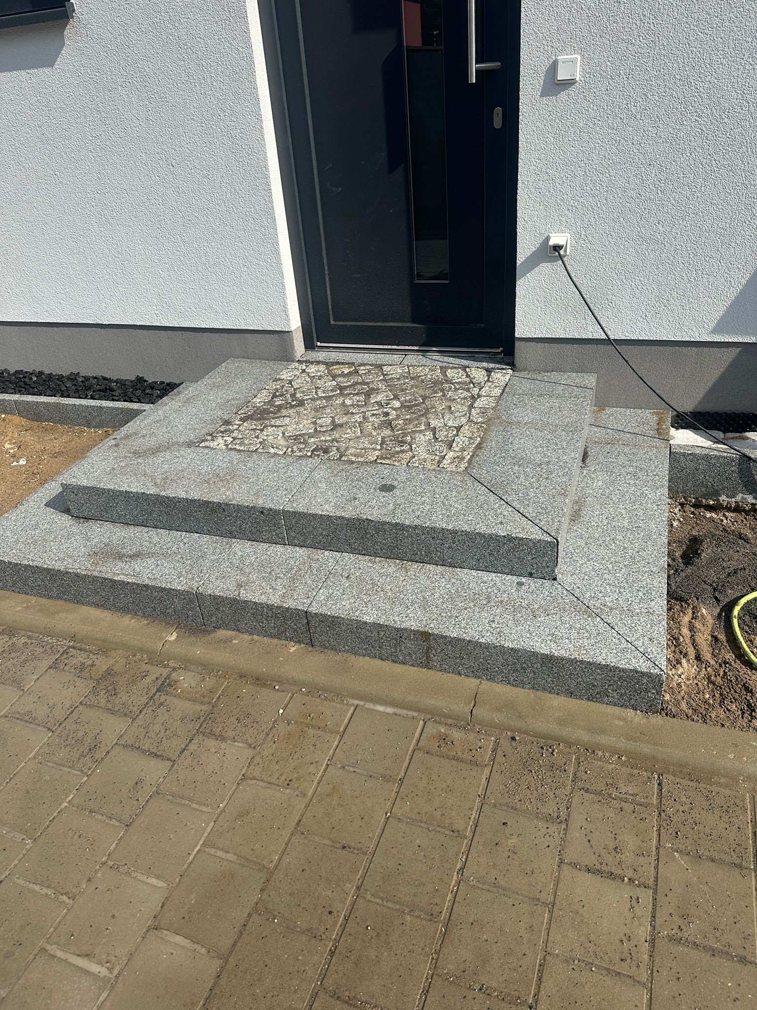 Granit Blockstufe 15x35x100 cm hellgrau Detail 1