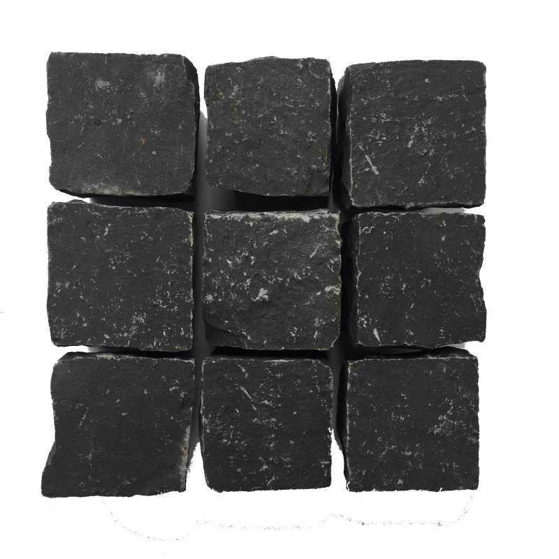 Basalt Kleinpflaster 8-10 cm gespalten anthrazit Detail 2