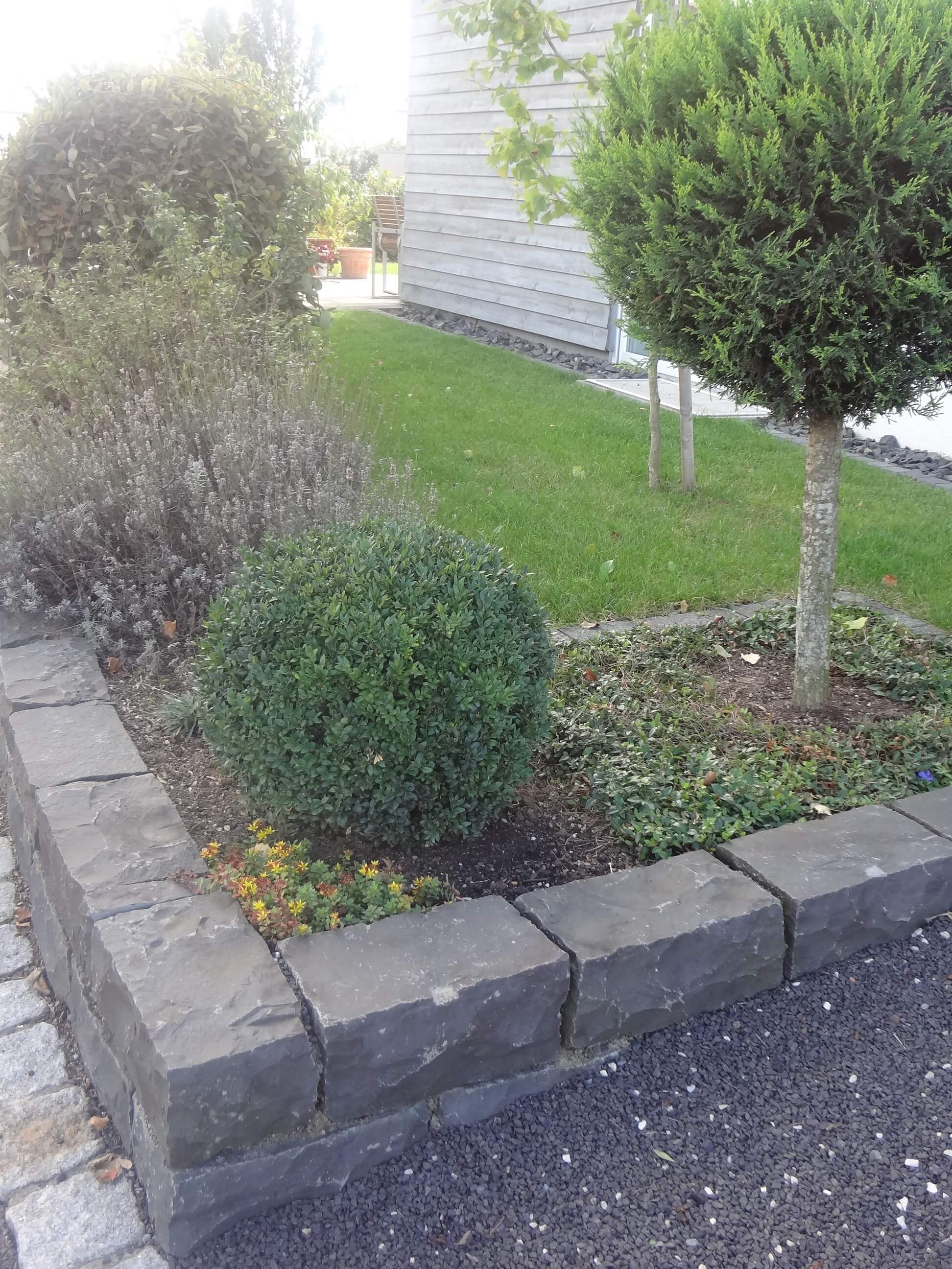 Basalt Mauerstein 20x20x40 cm schwarz Detail 1