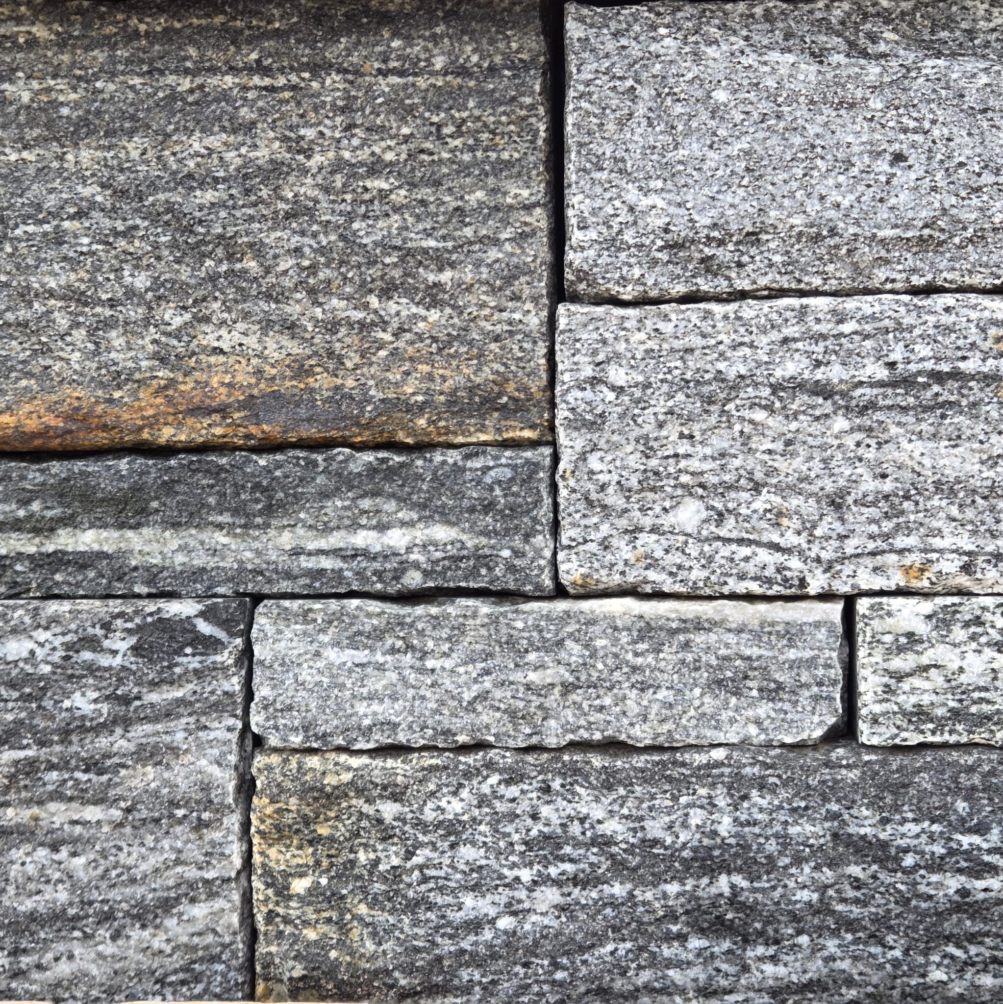 Gneis Klostermauerstein Himalaya 7,5/15/22,5x15x25-50cm silbergrau-liniert