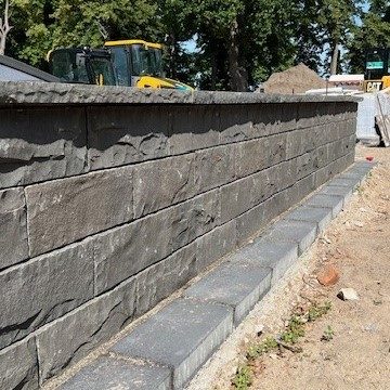 Basalt Klostermauerstein 15x20x40 cm schwarz Detail 1