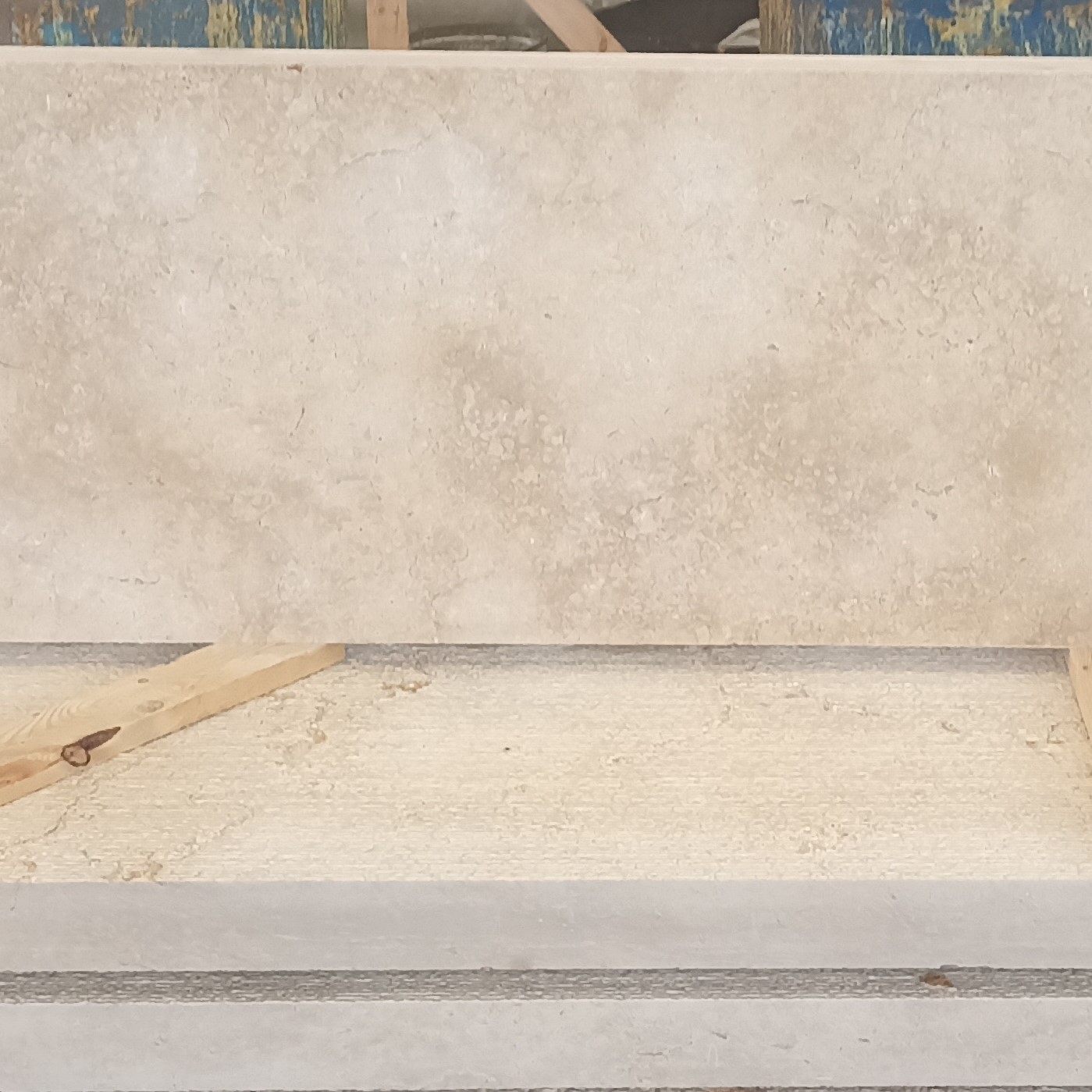 Kalkstein Sichtschutzstele Catrina 7x50x240 cm gelblich-cremebeige Detail 1