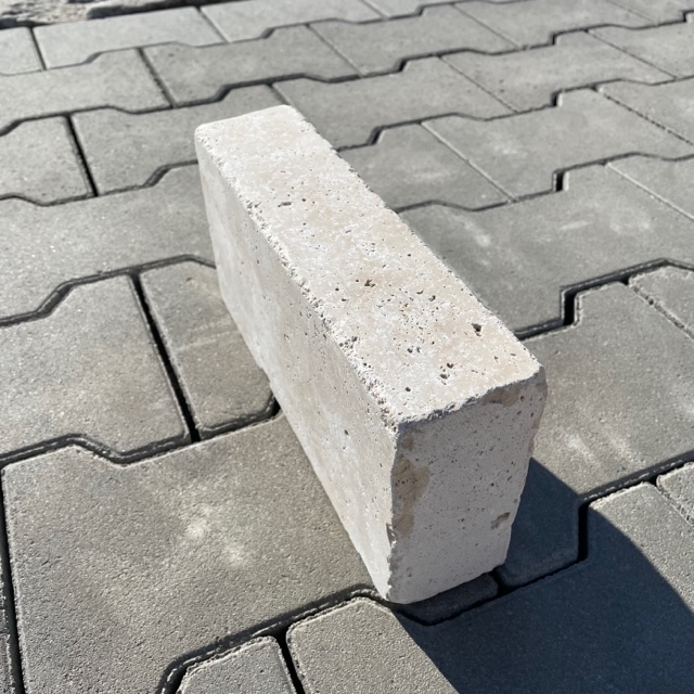 Travertin Pflasterklinker Crema 24x12x6 cm creme-beige Detail 3