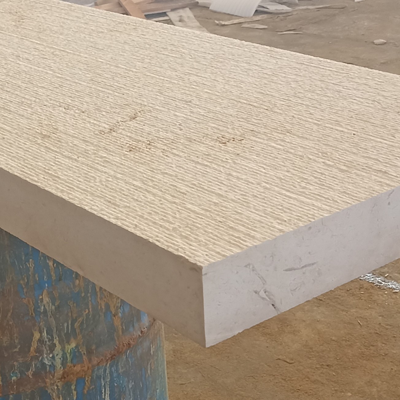 Kalkstein Sichtschutzstele Catrina 7x50x240 cm gelblich-cremebeige Detail 2