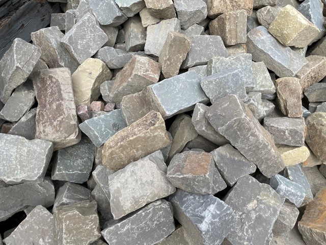 Grauwacke Mauerwerk 6-20x15-20xfreie Längen maschinengespalten Detail 2