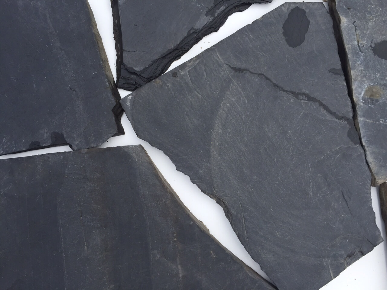 Schiefer Polygonalplatten anthrazit unregelmäßig gebrochen Detail 2