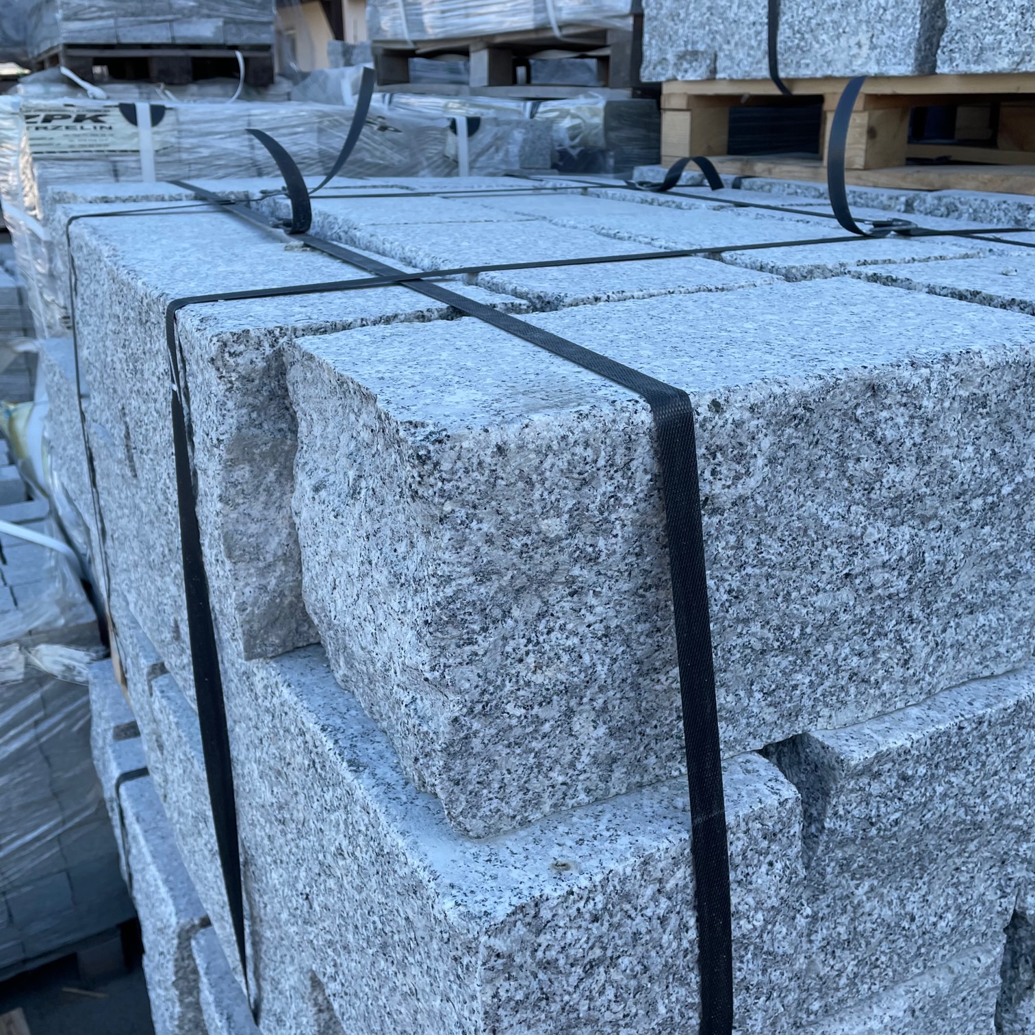 Granit Mauerstein 20x20x40 cm 2-seitig gesägt grau Detail 1