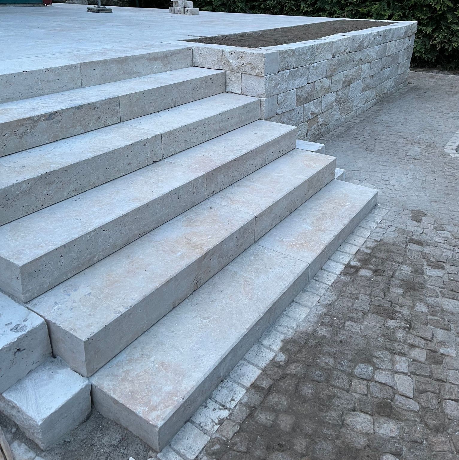 Travertin Blockstufe Crema 15x35x100 cm creme-beige Detail 1