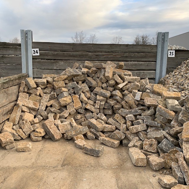 Muschelkalk Mauerwerk 8-15x15-20x20-50 cm maschinengespalten