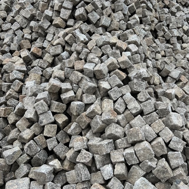 Gebrauchtes Granit Kleinpflaster 8-11 cm überwiegend grau Gebrauchtes Granit Kleinpflaster 8-11 cm überwiegend grau