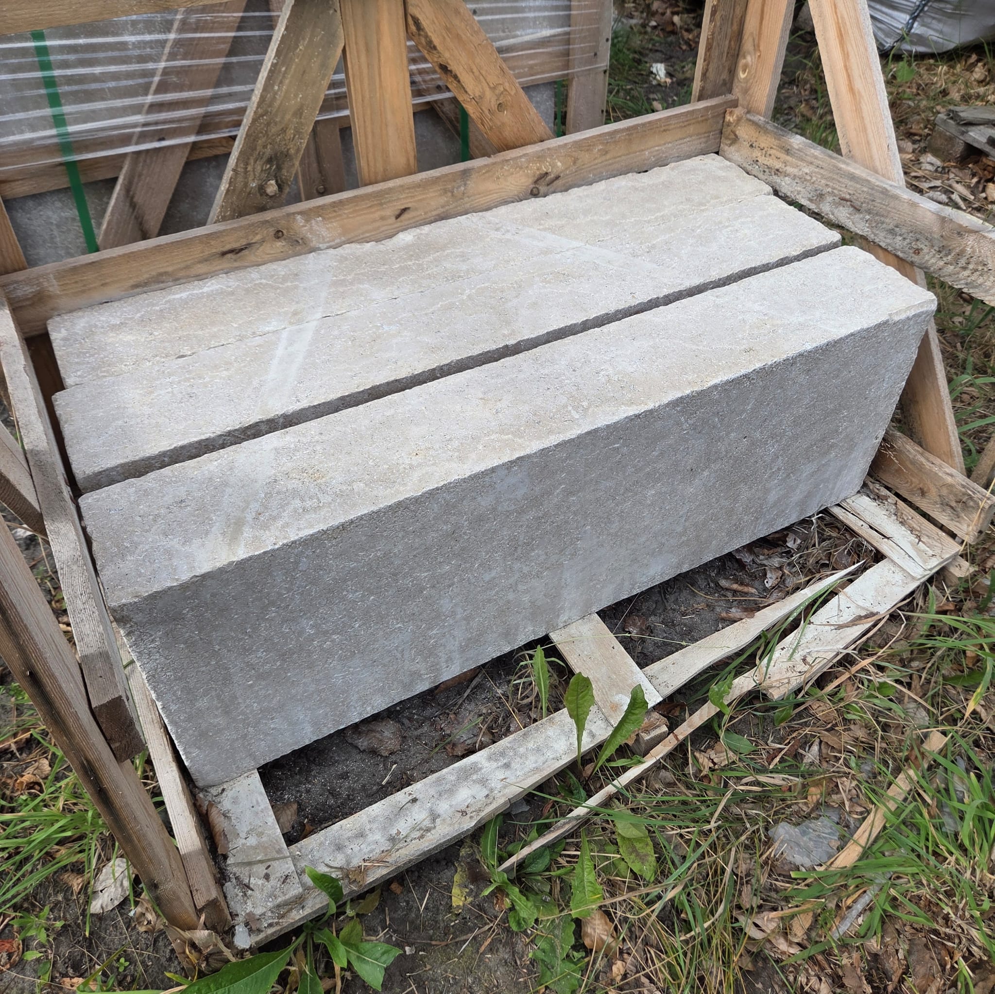 Kalkstein Blockstufe Mansura 15x35x100 cm creme-beige-walnuß Kalkstein Blockstufe Mansura 15x35x100 cm creme-beige-walnuß