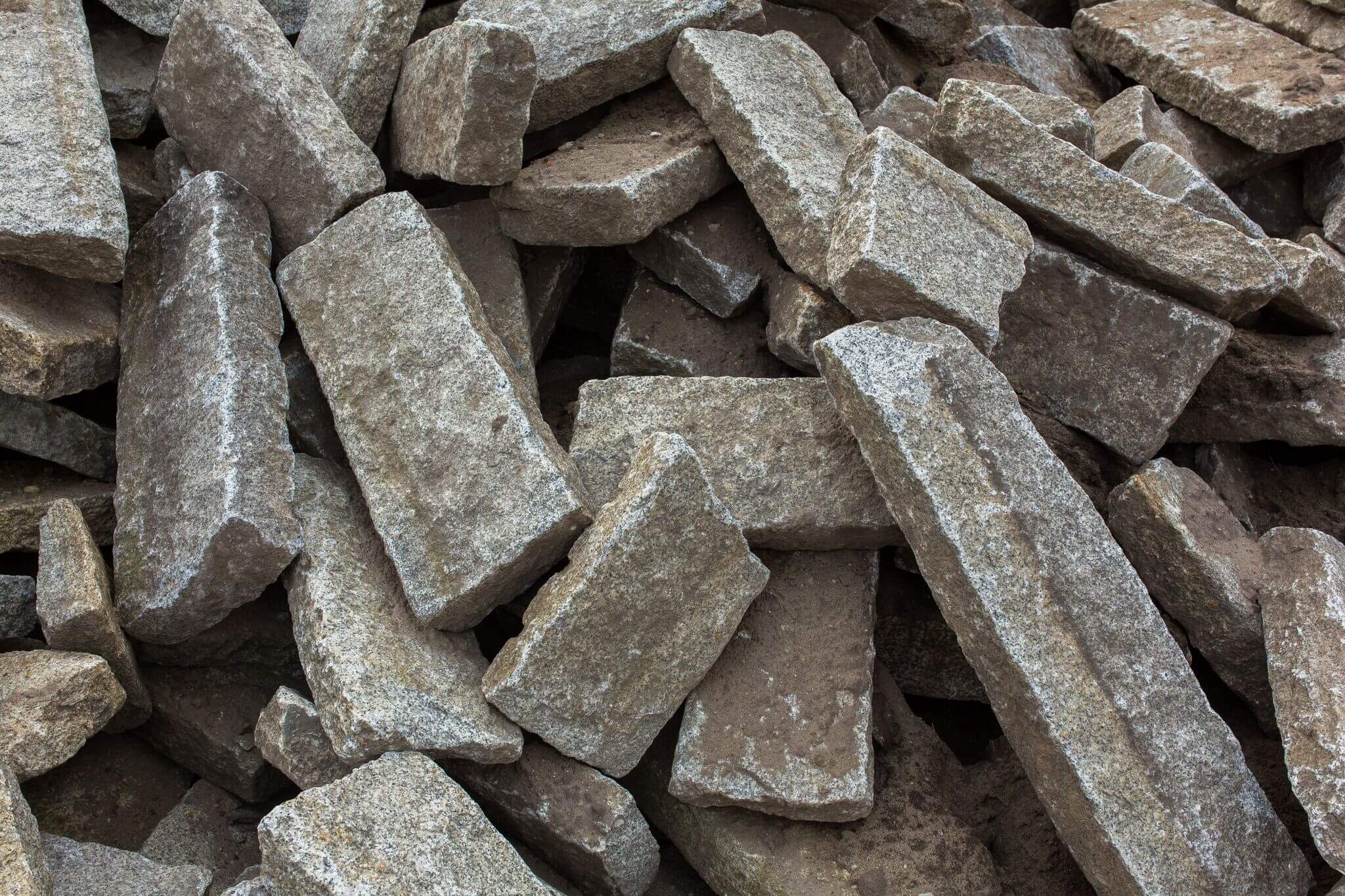 Gebrauchter Granit Bordstein gespalten Detail 7