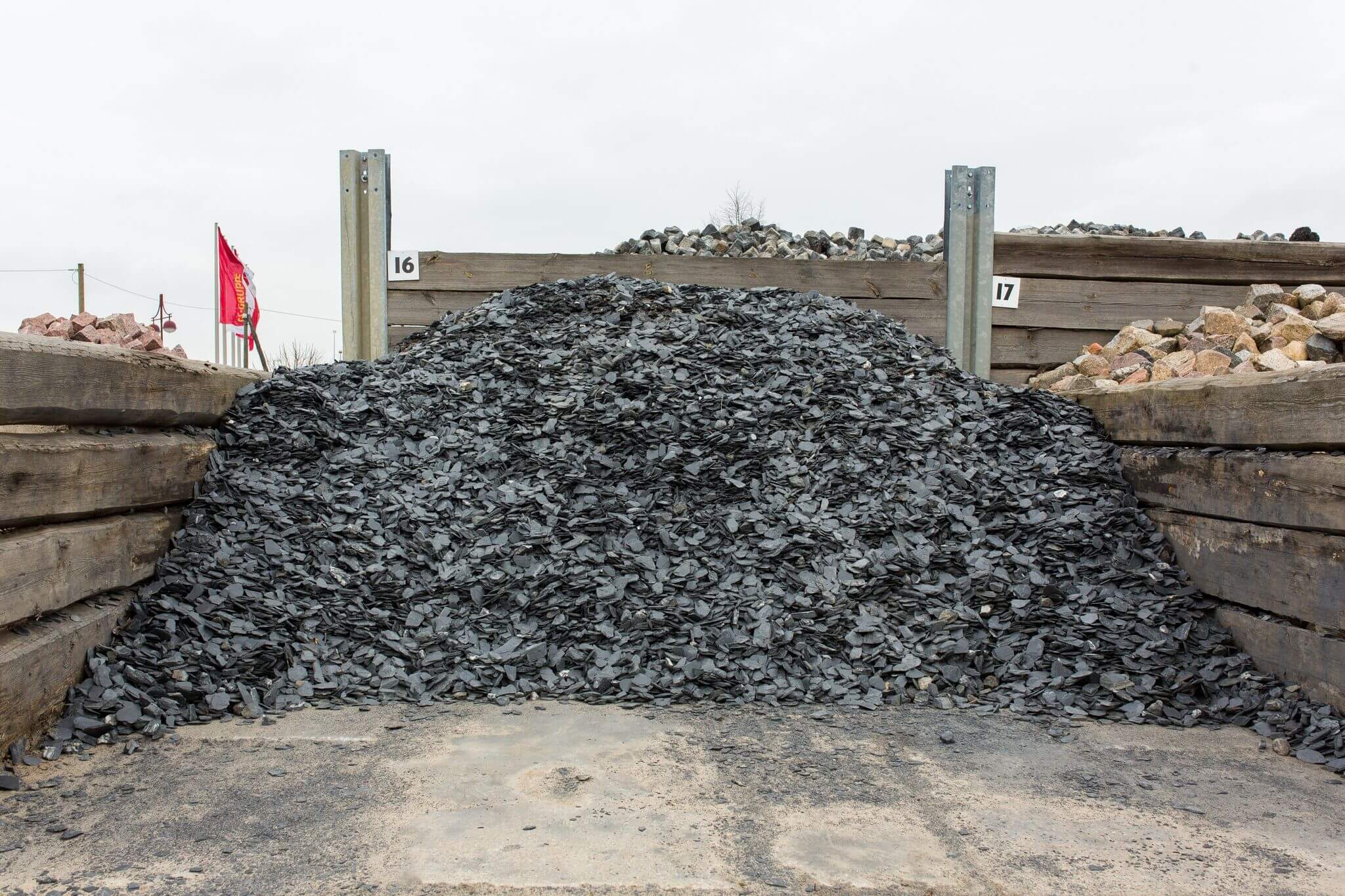 Ziersplitt Schiefer 40-70 mm gebrochen Detail 2