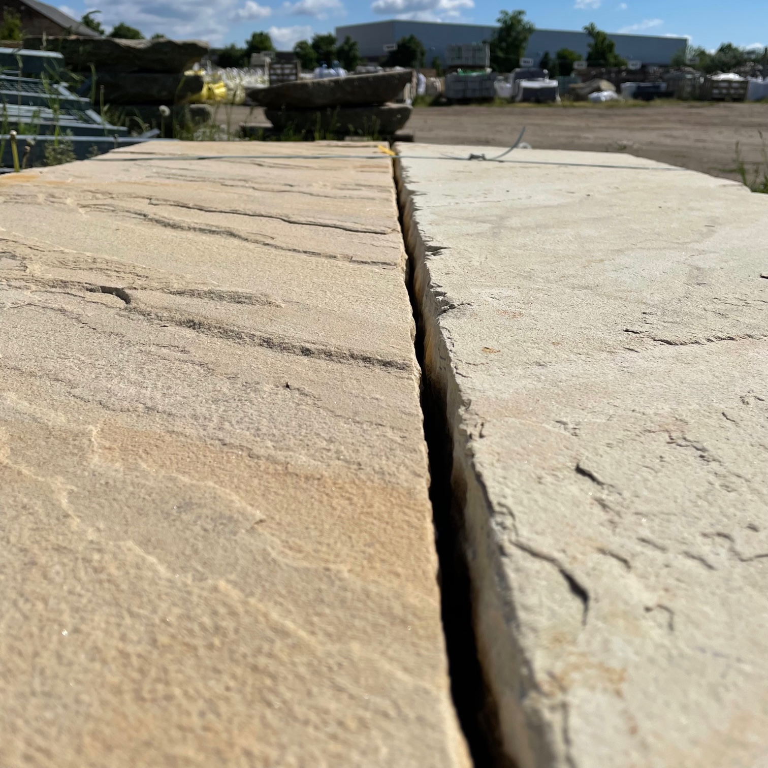 Quarz-Sandstein Sichtschutzstele Golden Sun 6x50x250 cm gelb-grün-bunt Detail 2